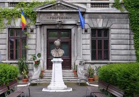 Statue of Matei Basarab outside the High School bearing his name in Bucharest 스톡 사진