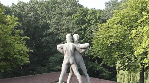 Statue with men Video stock 30362844