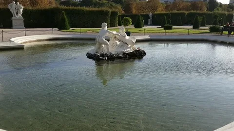 Statue in the middle of a pond in Vienna. Video stock 123946077