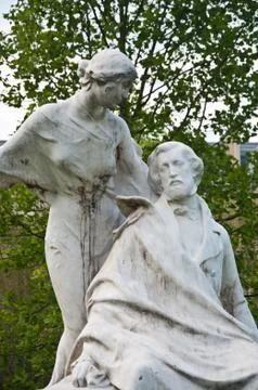 Statue in Monceau Park Stockfoto's