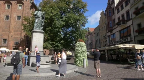 Statue of Nicholas Copernicus in Torun. UHD footage. August, 2016 Stock-Footage 65880104