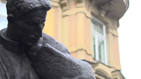 Statue of Nikola Tesla x 2 angles Stock-Footage 40105401