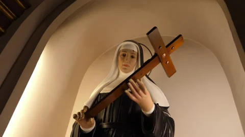 Statue of a nun 動画素材 153814615