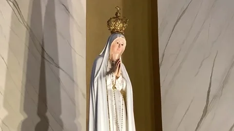 Statue of Our Lady of Fatima 4 Stock Footage 145182907