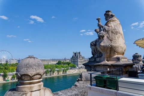 Statue overlooking Paris rooftops and the urban skyline, Paris, France Foto stock