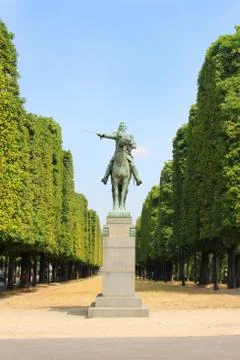 Statue in Paris park Stock Photos