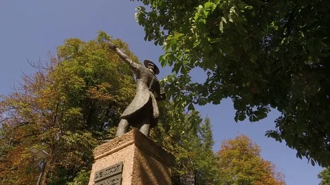 Statue in park, Innsbruck Stock Footage 79971889