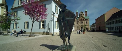 Statue pilgrims in Speyer (RED 5K ws 21:9) 스톡 동영상 79201904