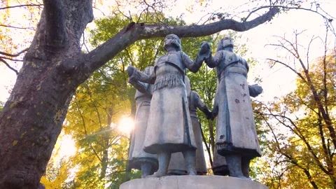 Statue Play Dance, Close-Up, 4K Stock-Footage 148235525