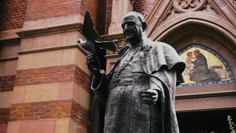 Statue of Pope John XXIII Video stock 181579990