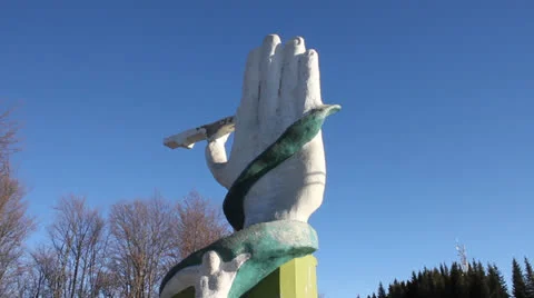 Statue representing a hand Video stock 24710594