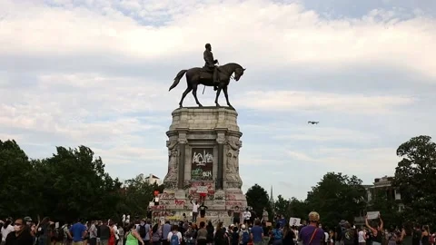 Statue of Robert E. Lee, Confederate General, in Richmond, VA with drone Video stock 132217882