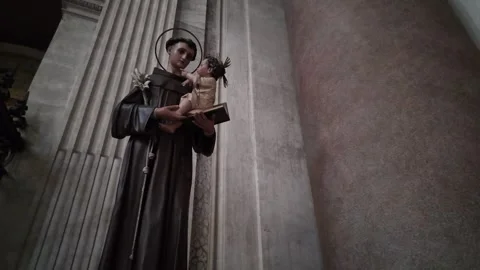 Statue of Saint Anthony of Padua with the Child Jesus Stock-Footage 320400007