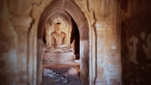 Statue of sitting Buddha inside an untitled simple temple in Bagan Myanmar Vídeos de archivo 142699548