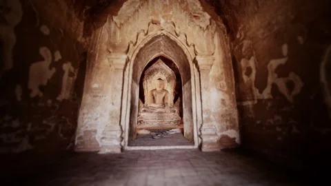 Statue of sitting Buddha inside an untitled simple temple in Bagan Myanmar Vídeo Stock 146207585