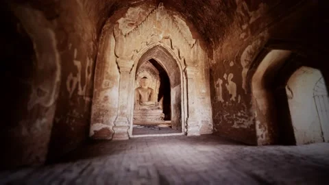 Statue of sitting Buddha inside an untitled simple temple in Bagan Myanmar Vídeo Stock 147320854