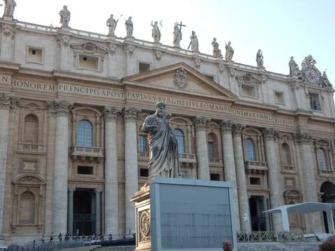 Statue of St Peter in front of St Peters basilica, Vatican Stock Photos