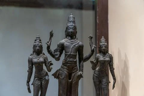 A statue of three people, two of which are women. in Chennai Stock Photos