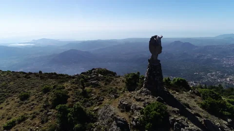 Statue on top of a mountain overlooking plains Video stock 133900966