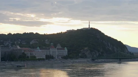 Statue on top of a mountain, panorama in Budapest during sunset Video stock 157024830