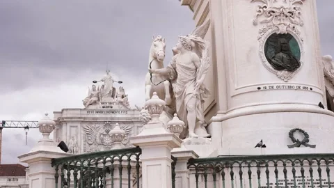 Statue on top of Rua Augusta Arch. Commerce Square Praca de Comercio grand plaza Video stock 222157300