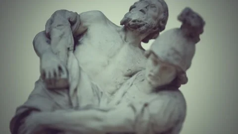 Statue of a Trojan hero Aeneas Saving His Aged Father Anchises Vídeo Stock 157361350