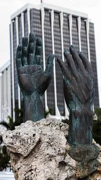 Statue of two hands 스톡 사진
