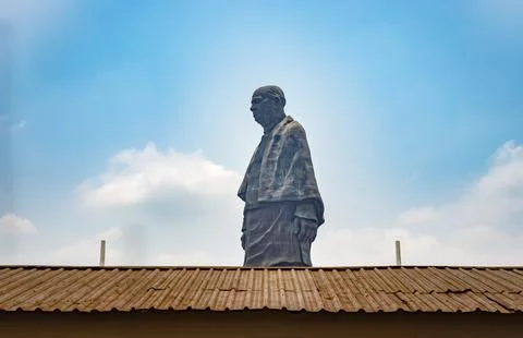 Statue of unity with bright dramatic sky at day from different angle Stock-Fotos