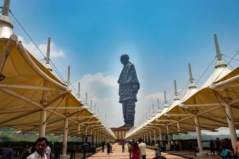 Statue of unity with bright dramatic sky at day from different angle Stockfoto's