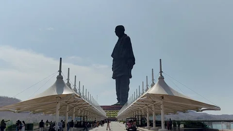 Statue of Unity Full View With Visitors Canopy Promenade Gujarat India — Stockbeeldmateriaal 335385803