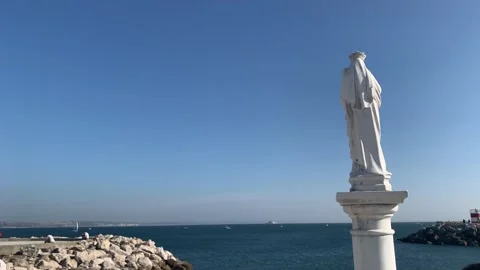 Statue of the Virgin contemplating the Ocean in Oeiras Portugal 動画素材 140937521