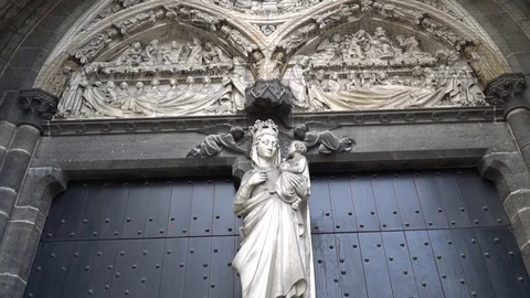 Statue of Virgin Mary Stock Footage 126091854