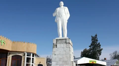 Statue Vladimir Lenin timelapse in motion Stock Footage 10800299
