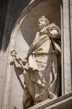 Statue on the wal of St. Peter Cathedral in Vatican Stock Photos