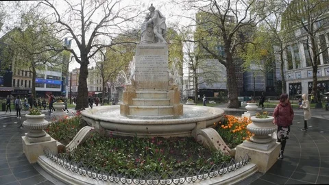 Statue of William Shakespeare Video stock 106624303