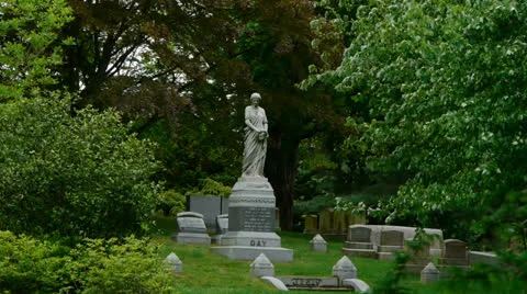 Statue of Woman in the Wind Video stock 24140180