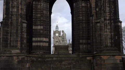 Statue of The Writer through Scott Monument Edinburgh 4K 動画素材 81160689