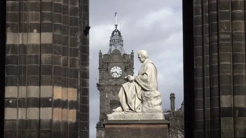 Statue of The Writer through Scott Monument Edinburgh Close Up 4K 動画素材 81165641