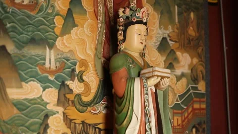 Statues and paintings at the temple Video stock 306034026