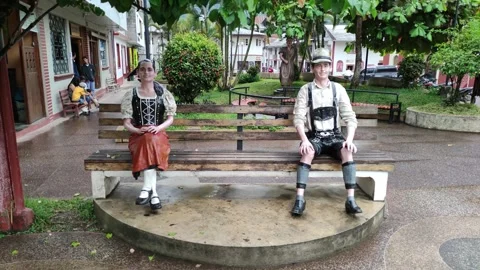 Statues of an austrian man and austrian woman in the city center of Pozuzo, Peru 動画素材 283230401