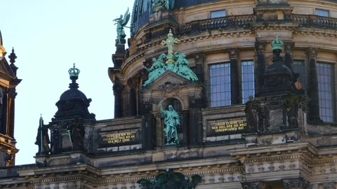 Statues on the Berliner Dom 動画素材 88200134