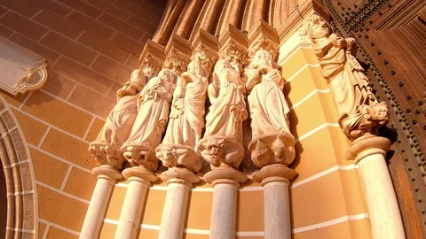Statues of the cathedral of evora Vidéo 123474920