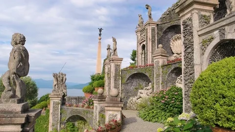 Statues of children. Stock Footage
