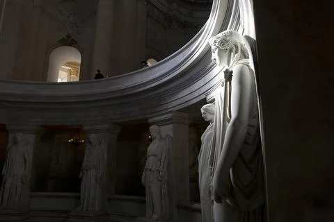 Statues inside Les Invalides, site of Napoleon's tomb in Paris. 库存照片