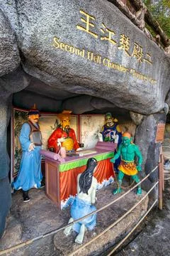 Statues of Second Hell Chamber Chujiang Wang on Journey to Enlightenment Path Fotos Stock