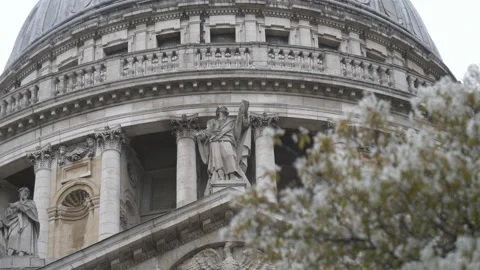 Statues on the St. Paul’s Cathedral’s dome. Stock Footage 156815648