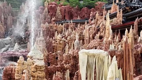  statues of a stalactite in a temple Video stock 306033886