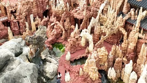  statues of a stalactite in a temple Video stock 306033932