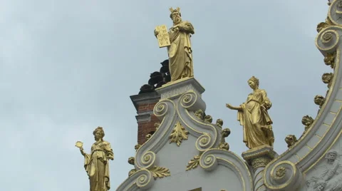 Statues of two women and Moses and the ten commandments on Oude Civiele Griffie Video stock 59649373