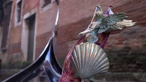 Statuette with shells and angels on the bow of a boat "gondola" Stock Footage 69194940